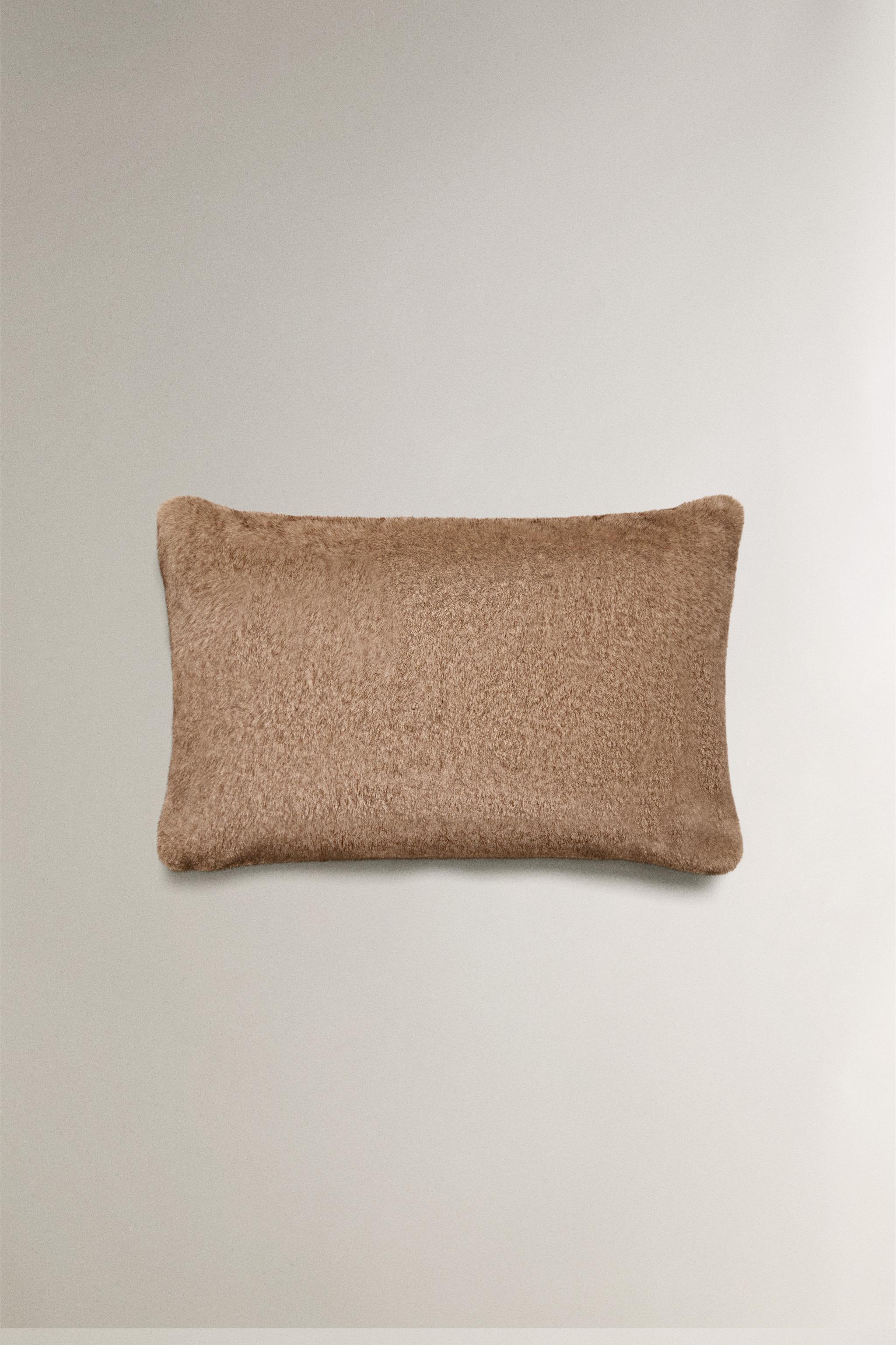 FAUX FUR CUSHION COVER